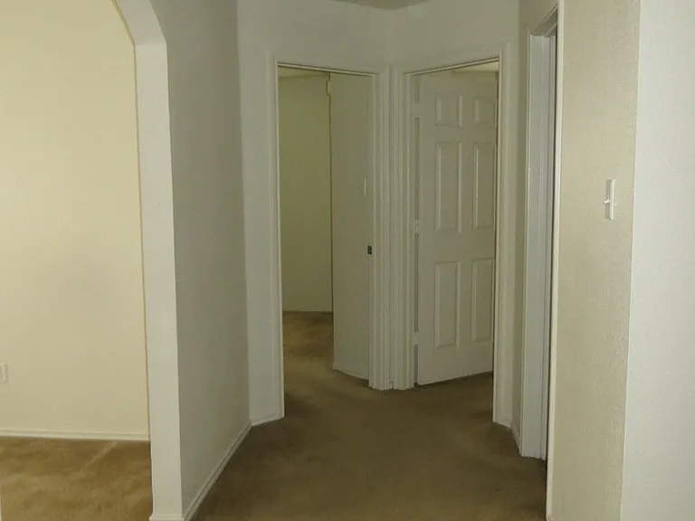 4604 Ledgestone Dr — Photo 5