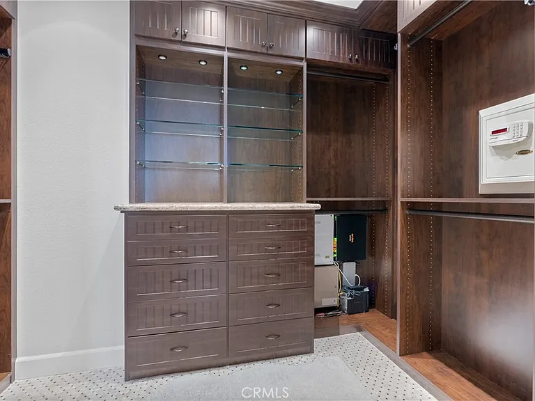 71 Vantis Dr — Photo 23