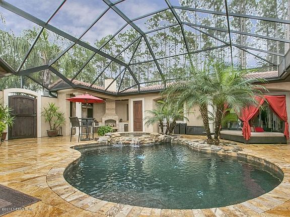 Exquisite Coutyard Pool Home