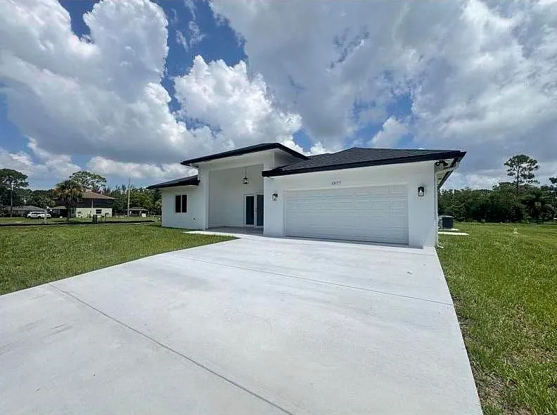 4 bed, 3.0 bath, 1576 sqft, $4,700 — Photo 1