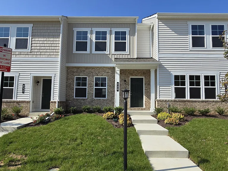 220 Greenpark Rd — Photo 4