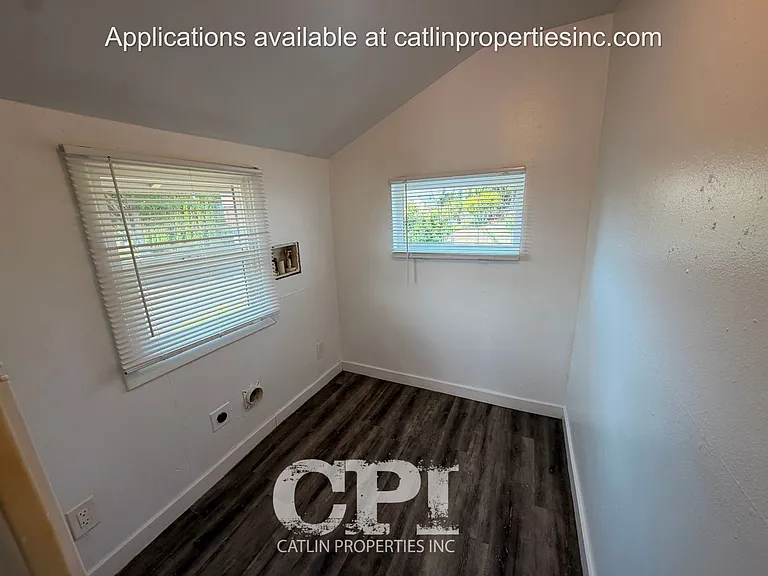 801 Columbia St — Photo 9