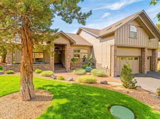 1074 Highland View Loop, Redmond, OR 97756