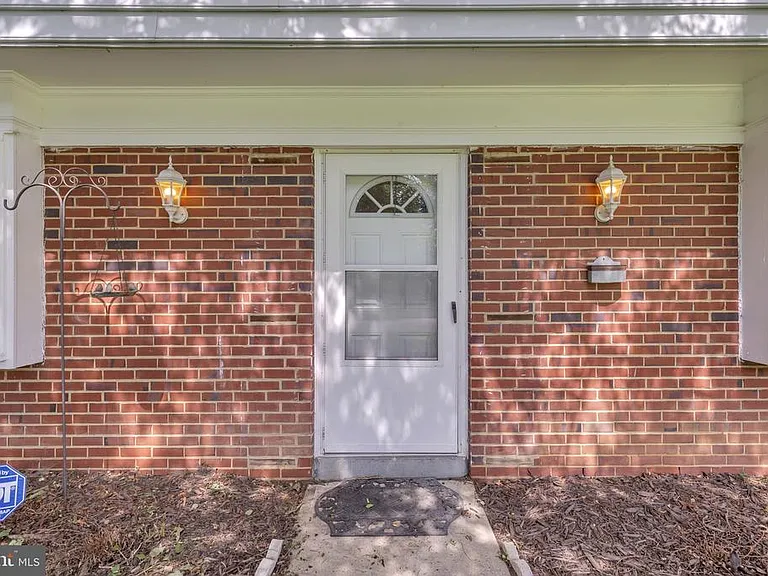 2807 Folsom Ln — Photo 6