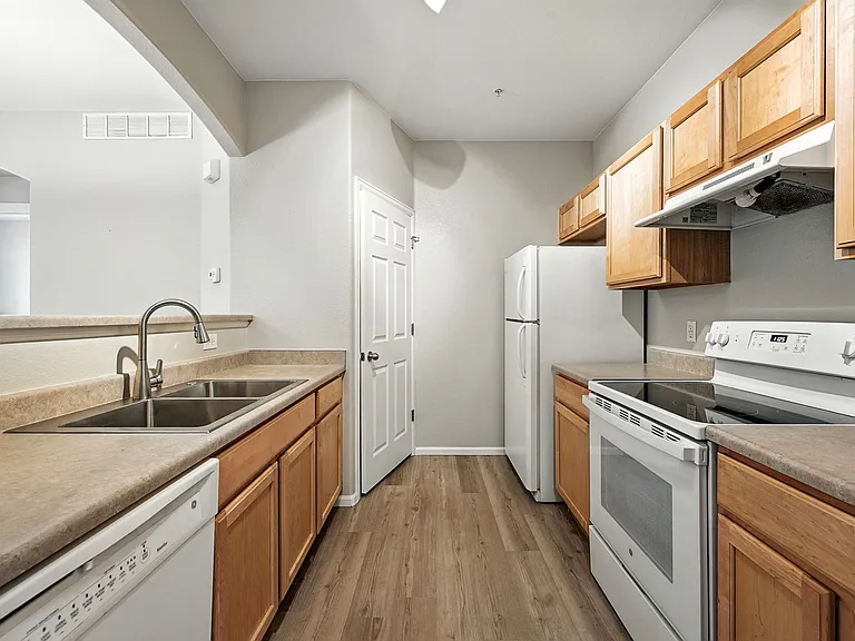 5255 Memphis St #312 — Photo 9