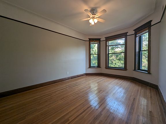 2nd image of 3822 N Fremont St #2NE