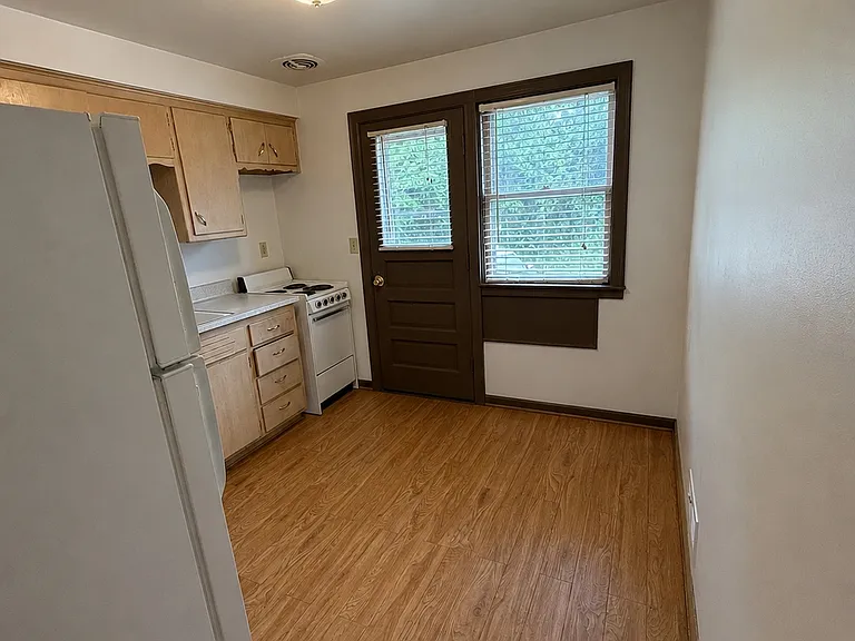 809 John St #4 — Photo 4