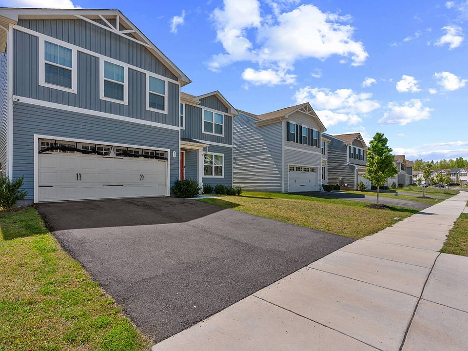 1st image of 77 Goldspire Dr