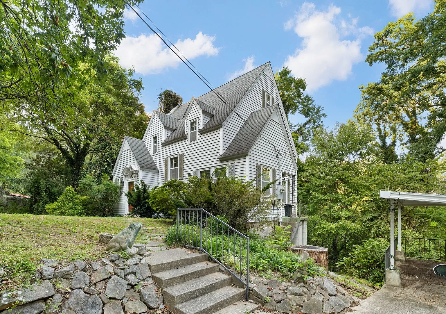 3 Bedroom 1.5 Bath House on Lookout Mountain — Photo 2