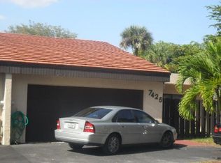 7425 Bay Hill Dr, Hialeah, FL 33015
