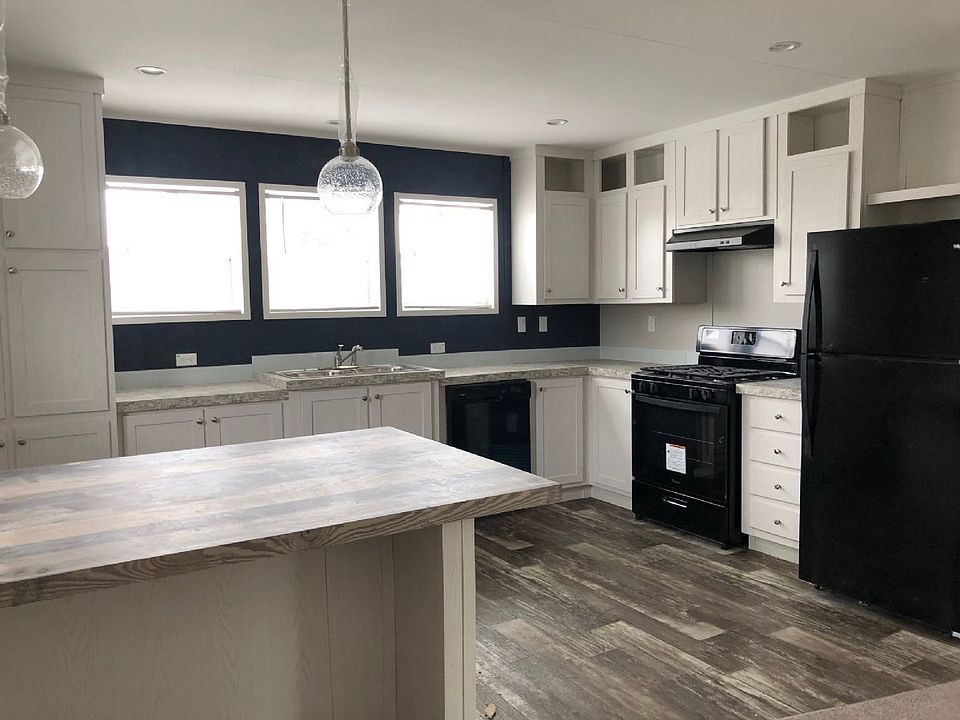2nd image of 3299 W Oxford Park Dr