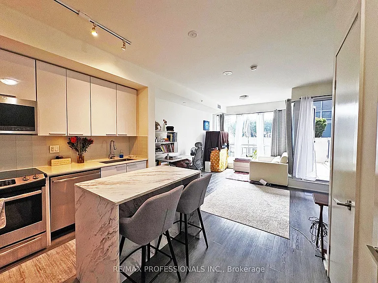 10 Park Lawn Rd #802 — Photo 4