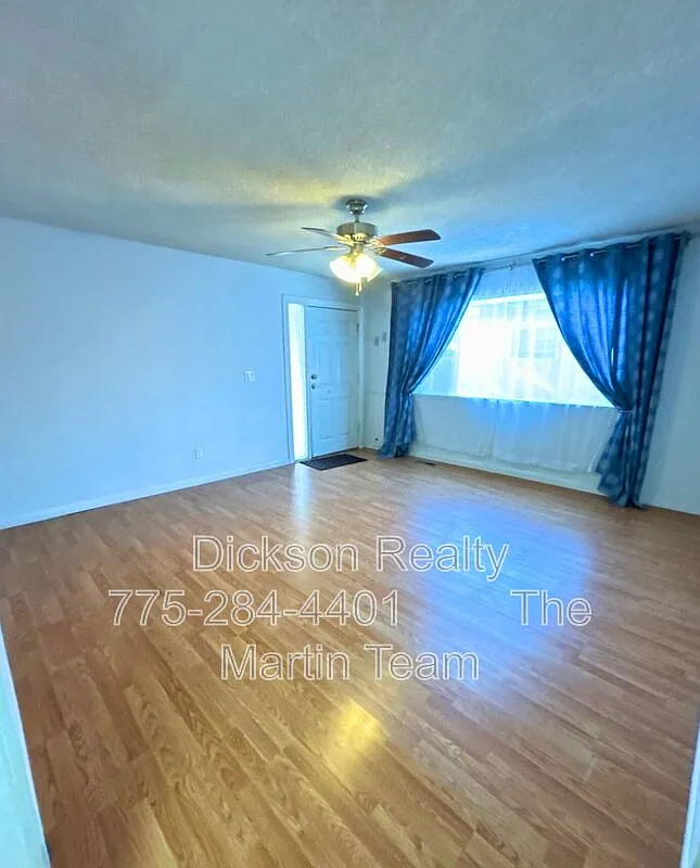 3 bed, 2.0 bath, 1056 sqft, $2,100 — Photo 4
