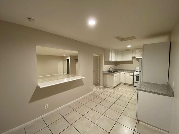 Kitchen/ breakfast/ Bar style counter opening