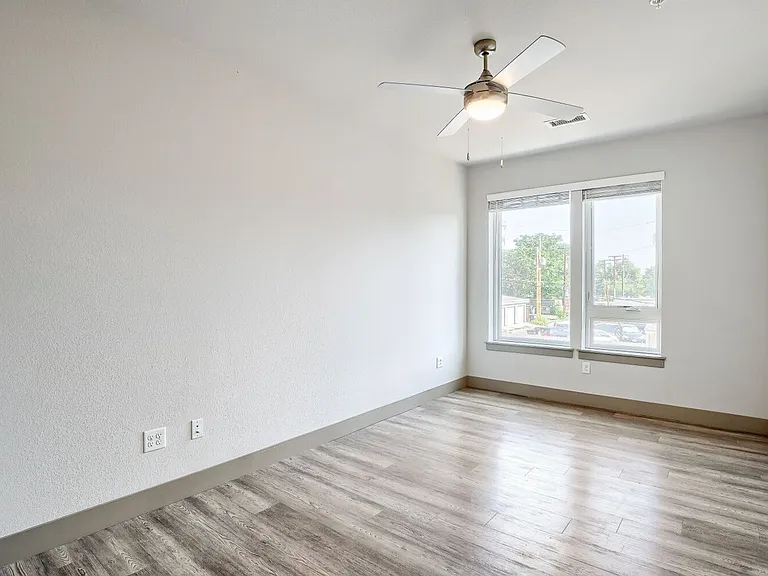4923 King St — Photo 101