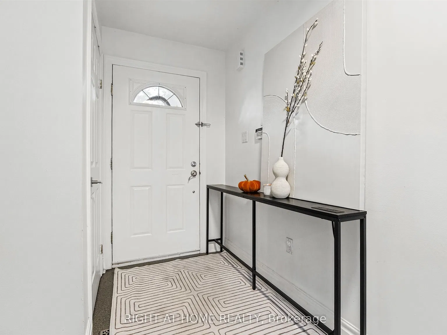 4 bed, $8,000 — Photo 3