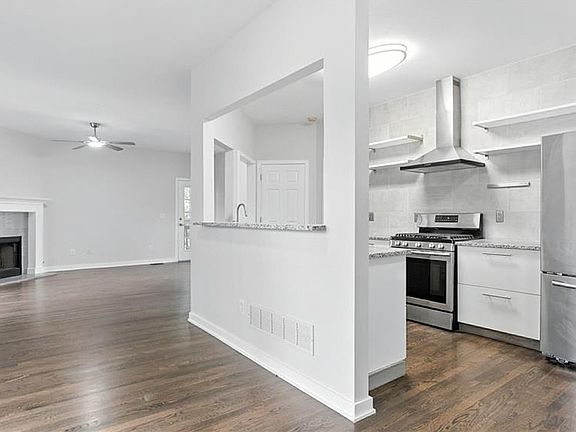 3rd image of 730 Reeves Lake Dr SW