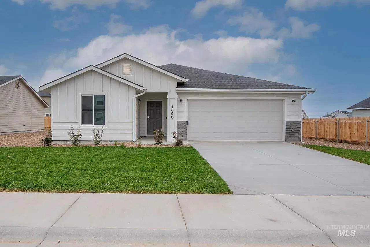 1890 Challis Drive - - — Photo 1