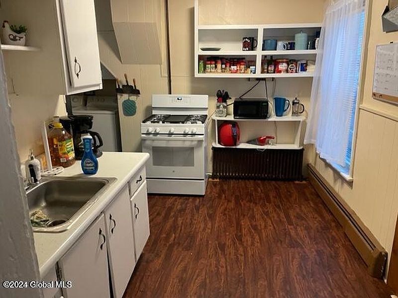 3rd image of 317 W Clinton Street