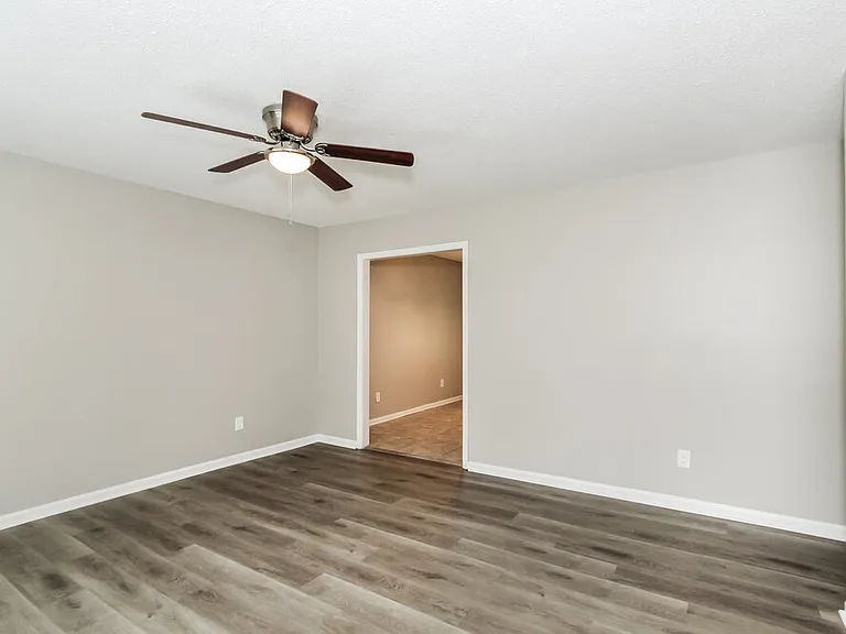 428 Willow Ln — Photo 5