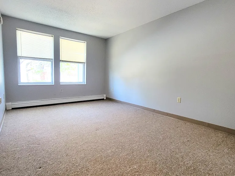 12 Block Ave #52 — Photo 9