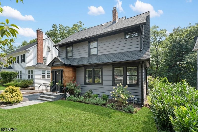1st image of 270 Walton Ave