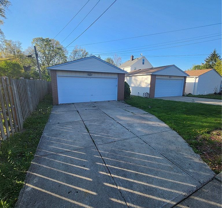 2nd image of 20207 Lake Shore Blvd
