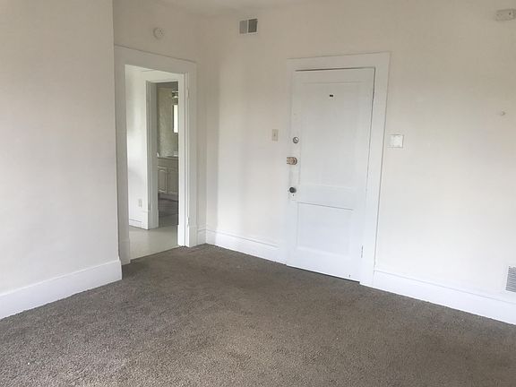 4th image of 4912 Walnut St #2
