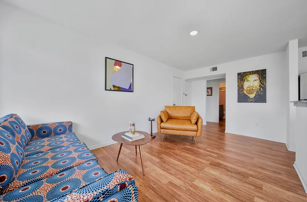 Boutique Living — Photo 1
