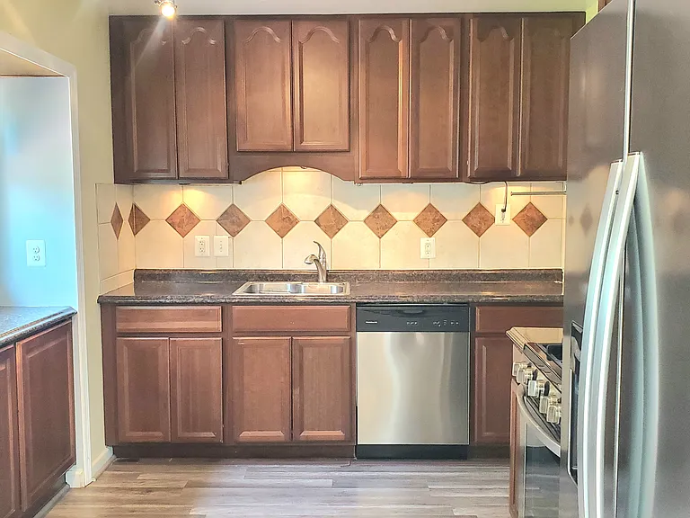 4517 Mayfield Dr — Photo 9