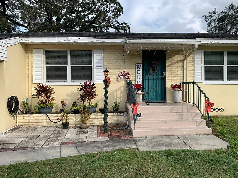 321 S Forest Ave — Photo 3
