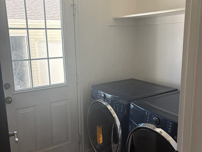 884 Liberty Ln — Photo 11