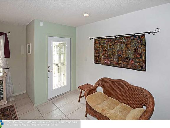 3rd image of 610 NW 76th Ter