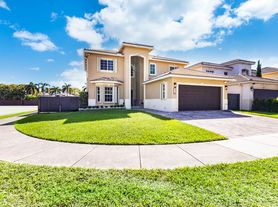 8998 SW 211th Ln, Miami, FL