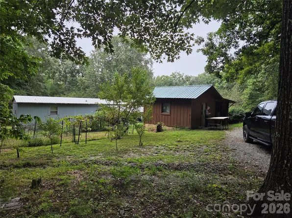 26 Den Ln, Columbus, NC 28722