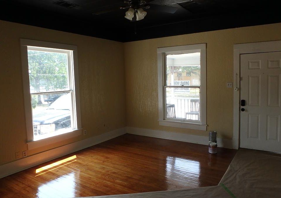 2nd image of 1204 W Mulberry St APT B