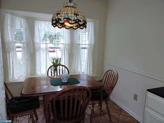 4th image of 652 Danbury Ct