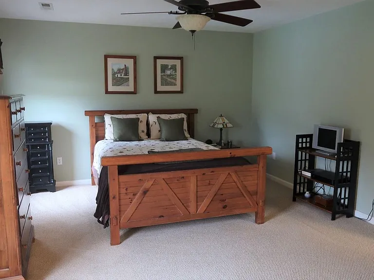685 Tarrytown Rd — Photo 5