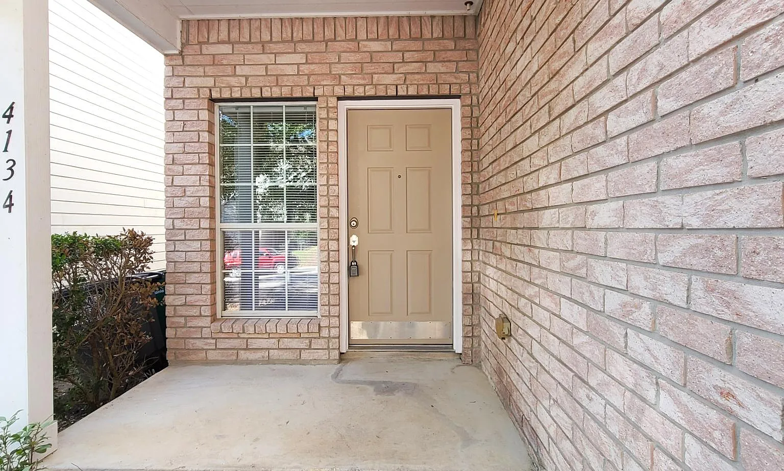 2 bed, 2.5 bath, 1372 sqft, $1,500 — Photo 2