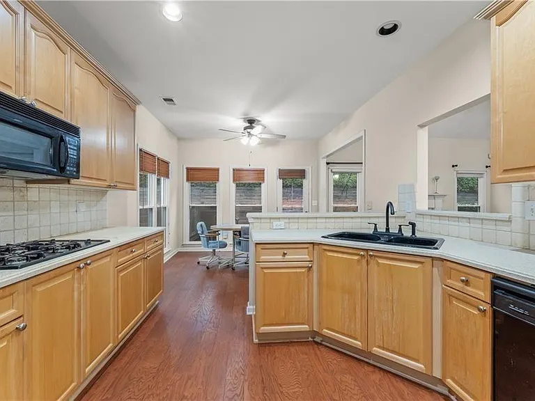 4610 Planters Hill Dr — Photo 10