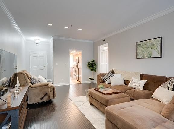 2nd image of 3818 W End Ave APT 310