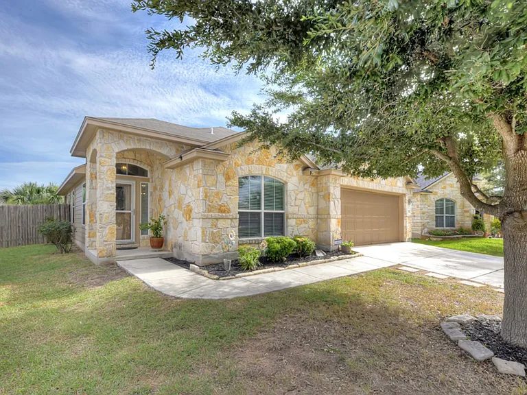 116 Encina Cv — Photo 1