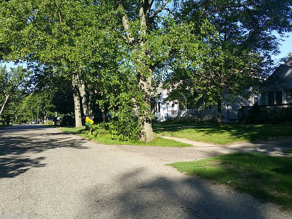 4th image of 430 Lakeside Dr