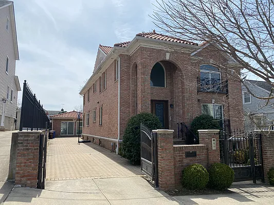 Rented by E Realty International Corp | media 26