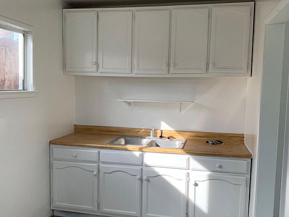 2nd image of 17628 Lemay Pl #2