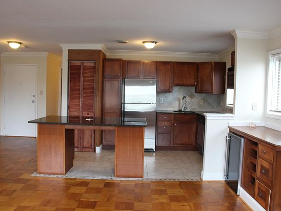 2nd image of 1415 N Oak St APT 304