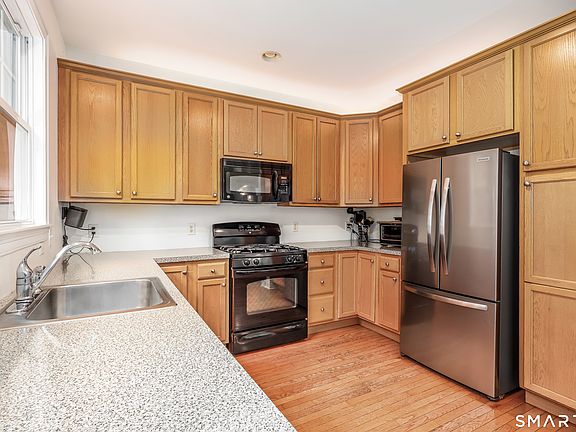 5th image of 7 Lawrence Avenue #7