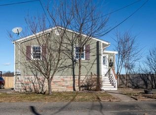 28 Lind St, Quincy, MA 02169