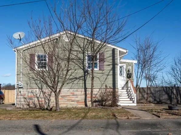 28 Lind St, Quincy, MA 02169