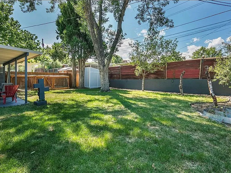 2711 S Lowell Blvd — Photo 17